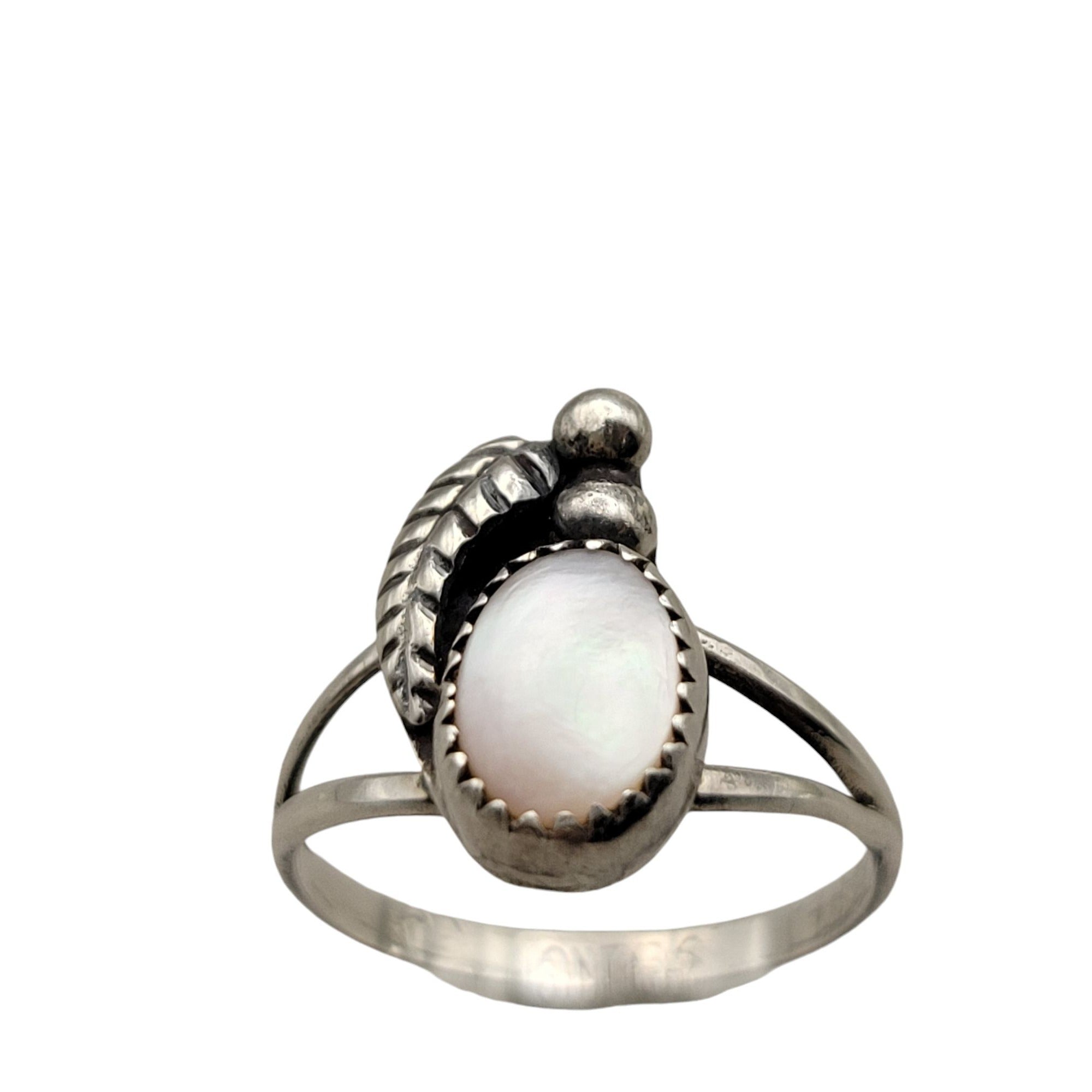 Vintage Sterling Silver Leaf &amp; Bead Design Oval Mother of Pearl Ring -Deweytiques