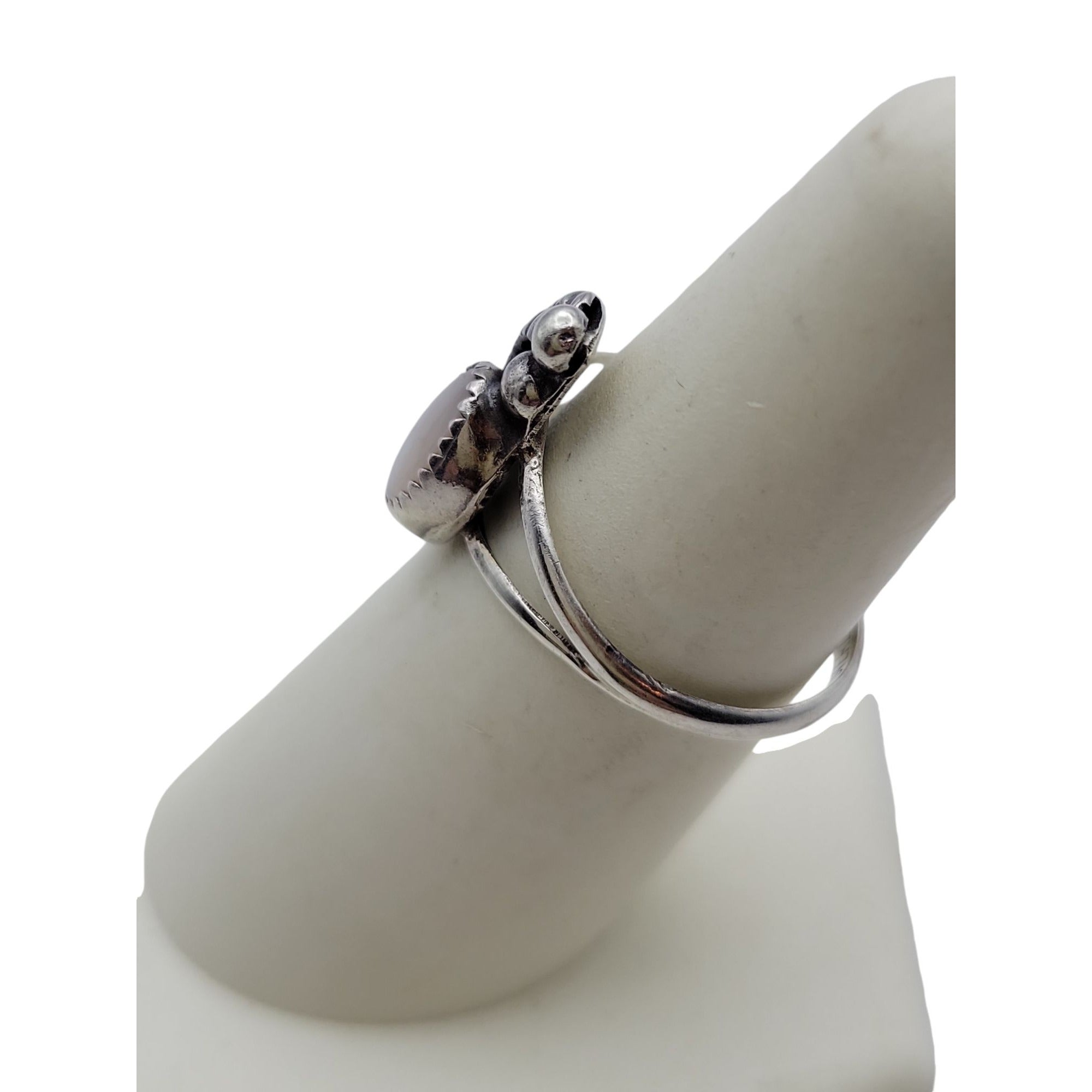 Vintage Sterling Silver Leaf &amp; Bead Design Oval Mother of Pearl Ring -Deweytiques
